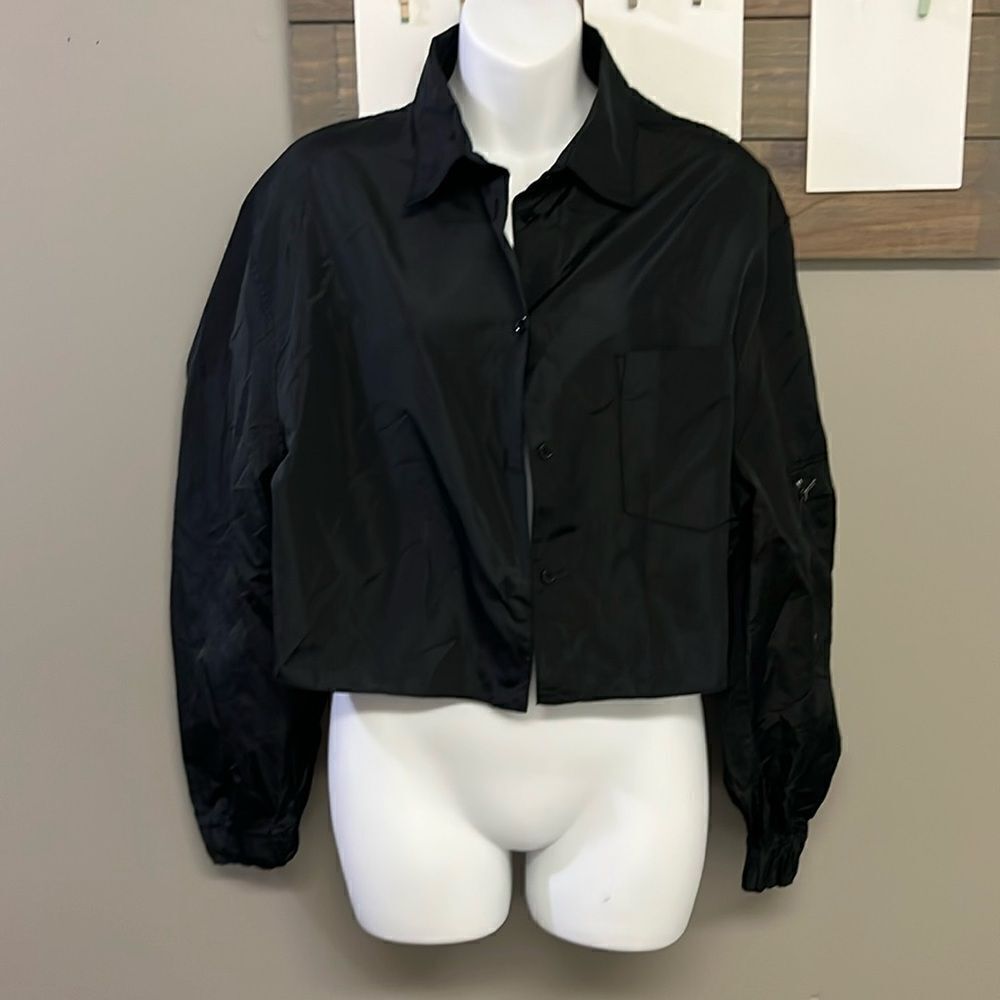Zara Black Button Down Cropped Long Sleeve Jacket w/ Elastic Wristbands-Large